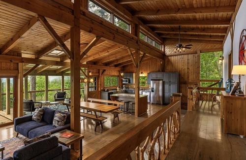 Asheville Cabin | Magnolia Mountain | Views, Jetted Tub, Near Parkway + Biltmore Pass Included