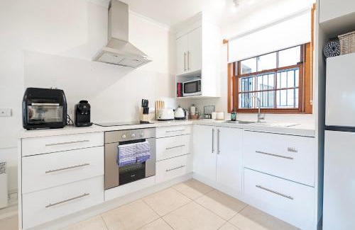 Battery Point Apartment | Magnolia on Colville - Historic Riverside Elegance