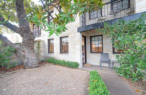 Battery Point Apartment | Magnolia on Colville - Historic Riverside Elegance