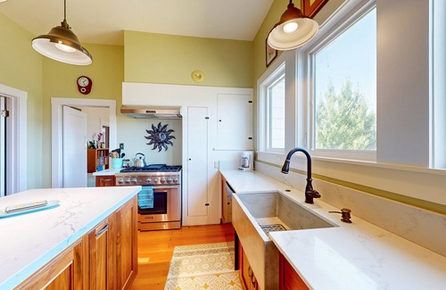 Healdsburg House | Magnolia Ranch Vineyards | Historic house in Healdsburg with lovely private yard