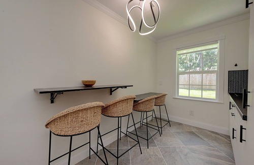 Willow Meadows/Willowbend Area Apartment | Magnolia Studio-Guest Unit