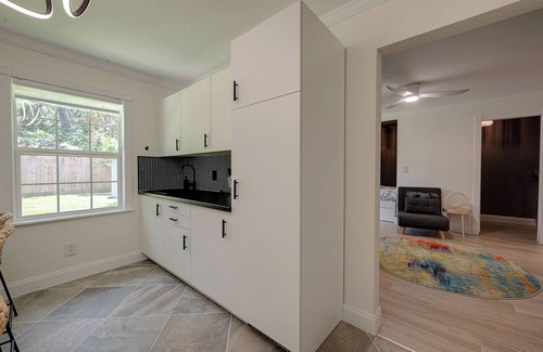 Willow Meadows/Willowbend Area Apartment | Magnolia Studio-Guest Unit