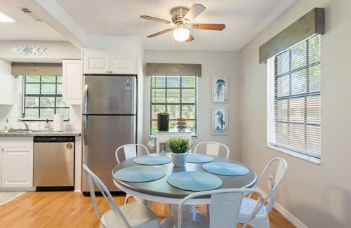 Clearwater House | Mahi on Madison: Close to Clearwater Beach w/Huge Fenced Yard & Private Hot Tub