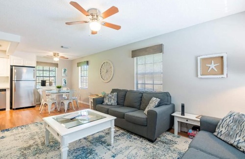Clearwater House | Mahi on Madison: Close to Clearwater Beach w/Huge Fenced Yard & Private Hot Tub