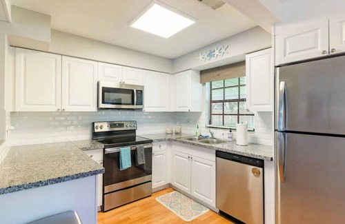 Clearwater House | Mahi on Madison: Close to Clearwater Beach w/Huge Fenced Yard & Private Hot Tub