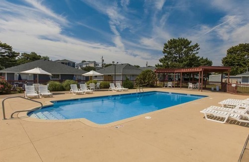 Northeast Virginia Beach House | Mai Kai 13A by RedAwning