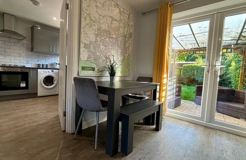 Crawley House | Maiden House- 3BR Property, Maiden House- Spacious and Modern 3BR