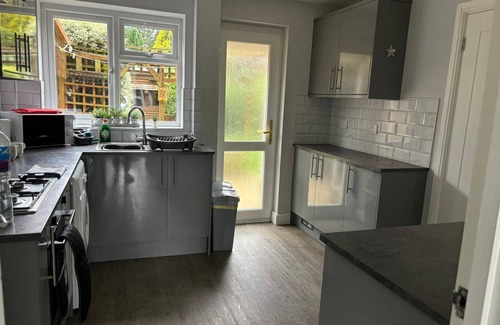 Crawley House | Maiden House- 3BR Property, Maiden House- Spacious and Modern 3BR