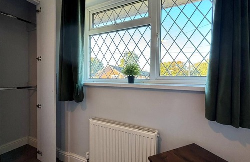 Crawley House | Maiden House- 3BR Property, Maiden House- Spacious and Modern 3BR