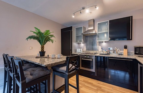 Maidenhead Apartment | MAIDENHEAD Town Centre 2 BR + Balcony FREE Parking & WiFi, Near Windsor & London