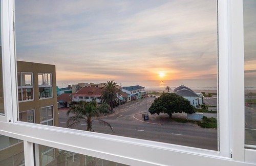 Jeffreys Bay Apartment | Main Beach Penthouse in central Jeffreys Bay overlooking Dolphin Beach.