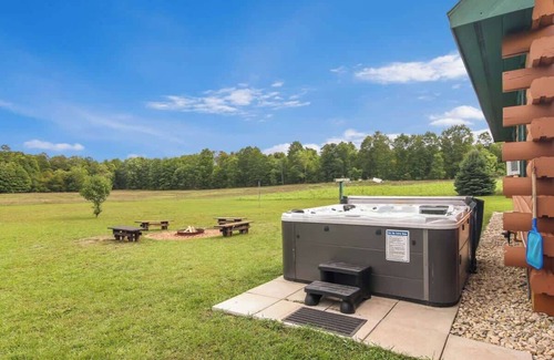 Beulah Cabin | Main Cabin Only Close to Crystal Mt with Hot Tub