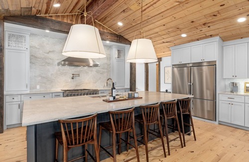 Laneville Cabin | Main Cabin - The Hendo