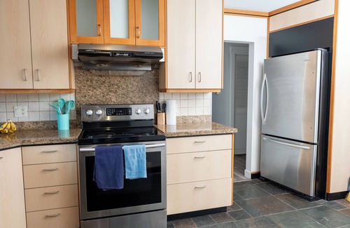 Varsity House | Main Floor 3BR Suite in Varsity| Bright & Spacious