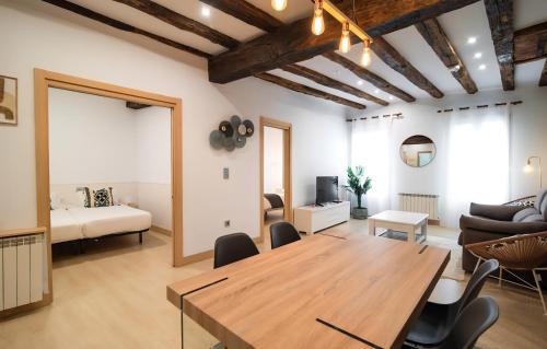 Old Town Apartment | Main Street Mayor-Nagusi with AC