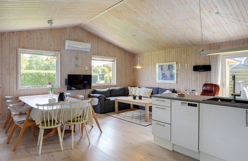 Grena Strand House | "Mainart" - 200m from the sea by Interhome