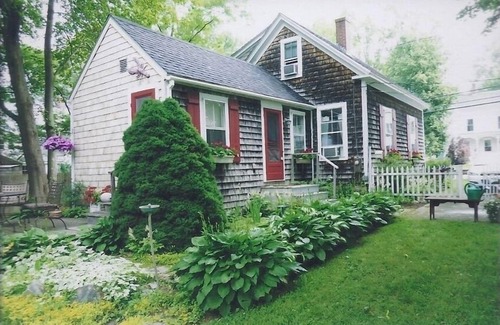 Camden Cottage | MAINE SQUEEZE COTTAGE
