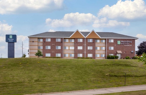 Dubuque Hotel | MainStay Suites Dubuque at Hwy 20