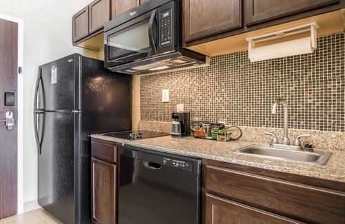 Meridian Hotel | MainStay Suites Meridian - Bonita Lakes