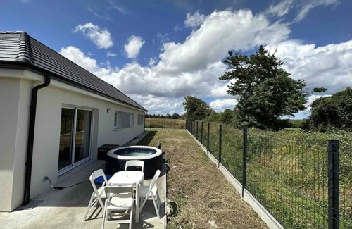 Merville-Franceville-Plage House | Maison de Charme en Bord de mer Avec Jacuzzi