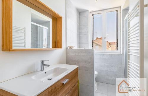 Parilly House | Maison à Lyon Parilly avec Piscine, Jardin, Parking Privé & Proche Eurexpo
