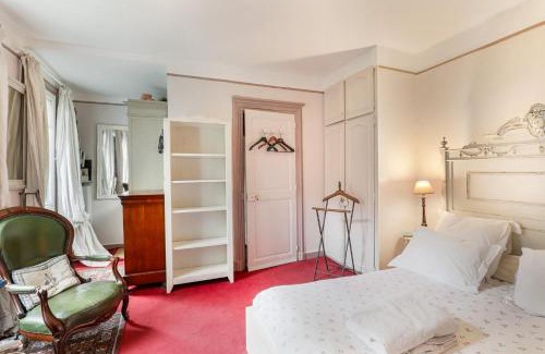 Quartier des Grandes-Carrieres House | "Maison 1850 Paris 18" Chambre R avec terrasse et parking en option