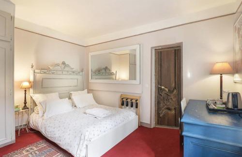 Quartier des Grandes-Carrieres House | "Maison 1850 Paris 18" Chambre R avec terrasse et parking en option