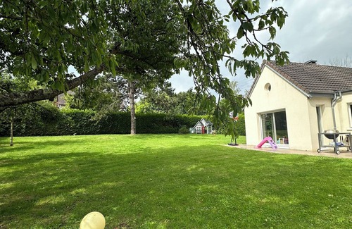 Bazemont House | Maison 250 m² Rénovée Avec Goût! Posez vos Valises, Idéal en Famille