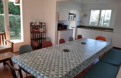 Hendaye House | Maison 3* à Hendaye, proche plage et commerces, jardin privé, parfait pour familles et amis - FR-1-239-492