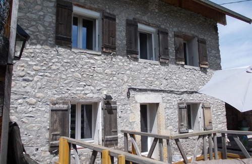 Embrun House | Maison 6 Pers . la Petite Maison Dans la Prairie - Jacuzzi