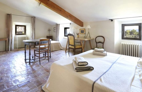 Oppede Villa | Maison Achard - Four Bedroom Villa, Sleeps 10