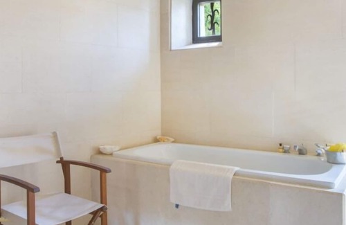 Oppede Villa | Maison Achard - Four Bedroom Villa, Sleeps 10
