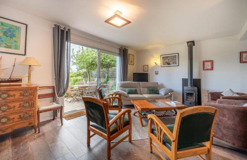 Arzon Villa | Maison aux volets bleus - vue mer