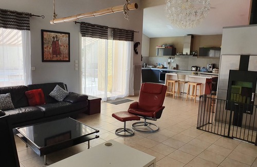 Sommieres House | Maison Avec Piscine, Climatisation et Située à 2 pas du Centre Historique