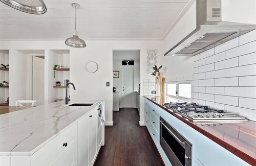 Dunsborough House | Maison Bleue Ocean Views and Beachside Family Fun