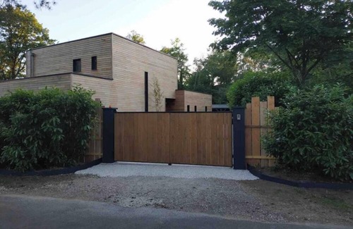 Saint-Denis-en-Val House | Maison bois architecte piscine spa près de la Loire