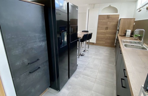 Gueugnon House | Maison Bourgogne 400m2, 2 Piscines Intérieure/extérieure,spa, Commerces à 50m
