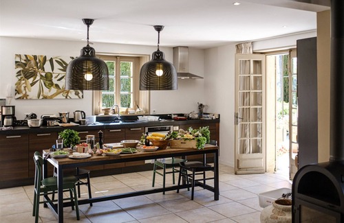 Pernes-les-Fontaines Villa | MAISON CAPUCINE - LUXURY VILLA + HEATED POOL + CONCIERGE SERVICE