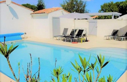 Le Bois-Plage-en-Re House | Maison charmante à Le Bois-Plage-en-Ré avec piscine partagée