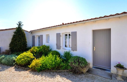 Le Bois-Plage-en-Re House | Maison charmante à Le Bois-Plage-en-Ré avec piscine partagée
