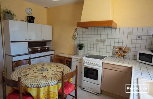 Vias House | Maison climatisée avec grand jardin ombragé