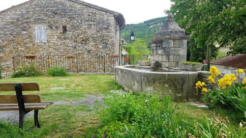 Revest-des-Brousses House | Maison conviviale avec jardin à Revest-des-Brousses