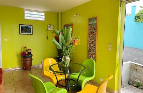 Mare Gailard House | Maison cosy à Le Gosier avec vue