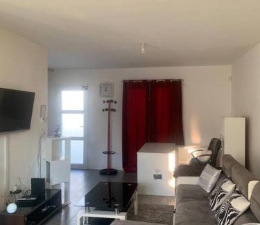 Montfermeil House | Maison cosy avec jacuzzi a Montfermeil