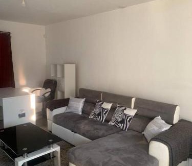 Montfermeil House | Maison cosy avec jacuzzi a Montfermeil