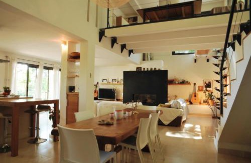 Villeneuve-les-Avignon Villa | Maison d'architecte avec vue sur les Alpilles