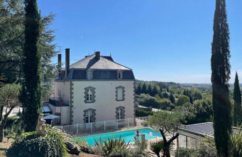 Pouzauges Bed & Breakfast | Maison d'hôtes et gîtes La Chouannerie à côté du parc du Puy duFou