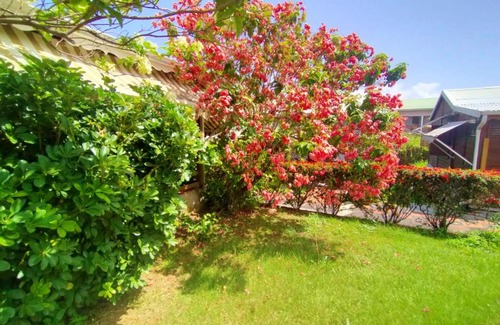 Sainte-Rose House | Maison d'une chambre avec piscine partagee jardin clos et wifi a Sainte Rose a 1 km de la plage