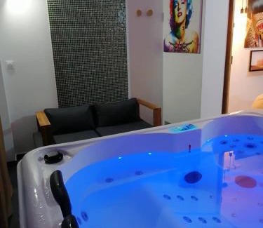 Calais House | Maison Dco Pop Et Chaleureuse Avec Spa, Sauna