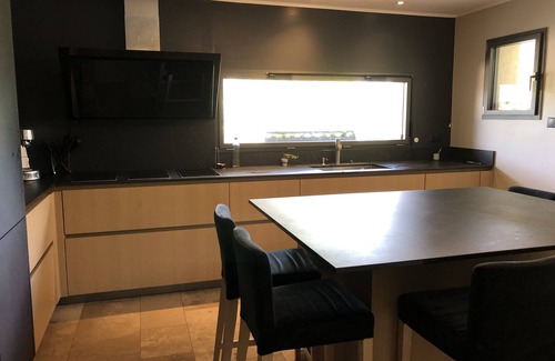 Aix-en-Provence House | Maison de 360 m² Entièrement Rénovée Dans un Parc de 1,4 ha